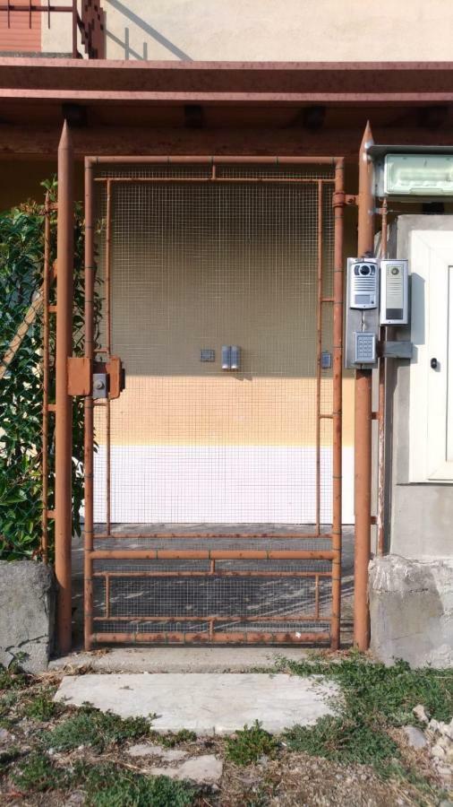 Intero Appartamento Con Giardino E Colazione Dario 帕爾馬 外观 照片
